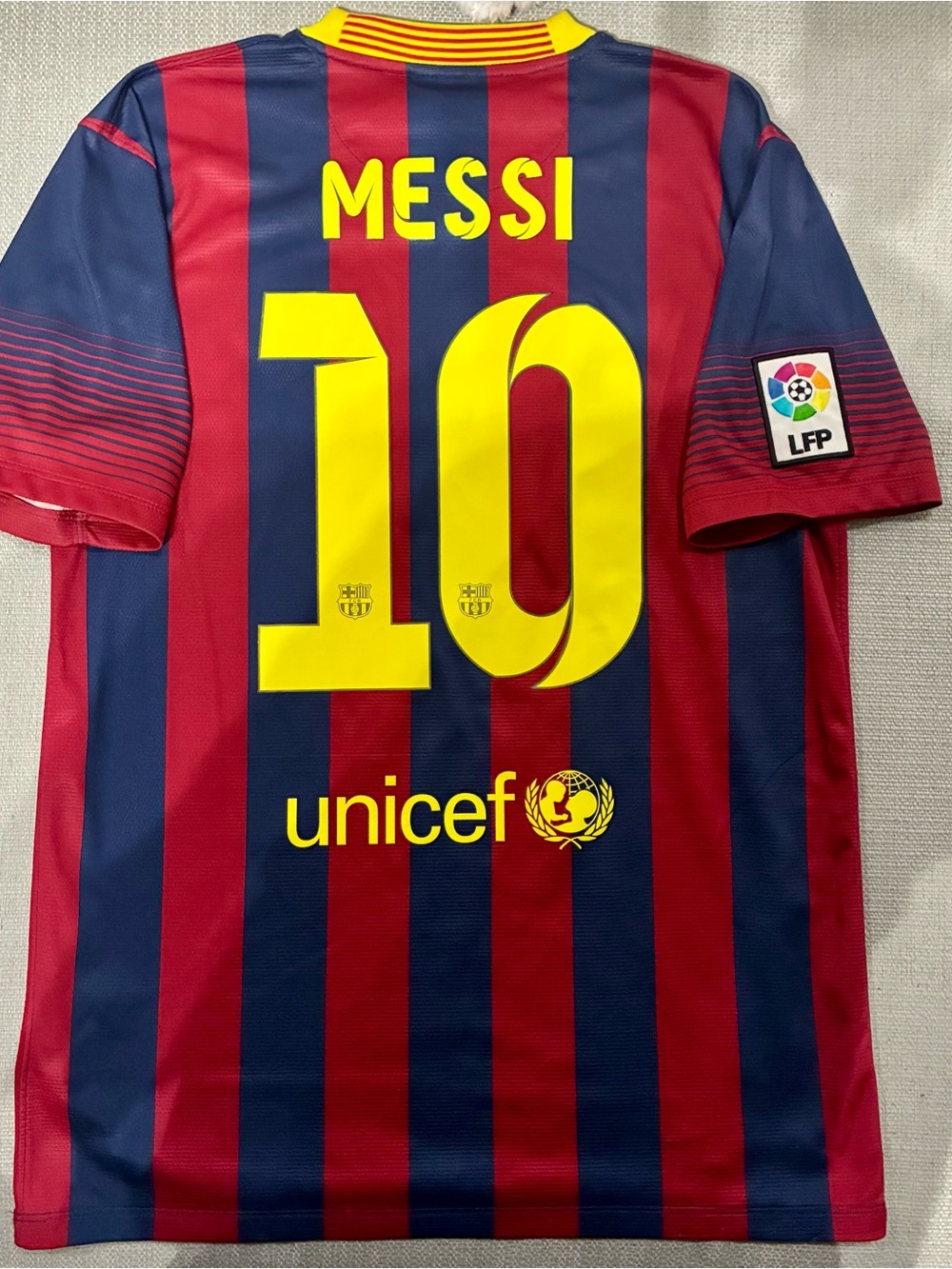 Nike FC Barcelona 2013-14 Lionel Messi #10 Home Jersey — Adult Medium